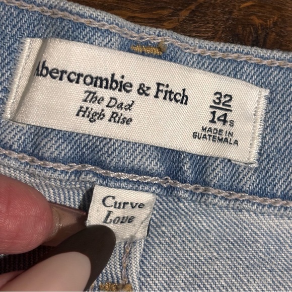 Abercrombie & Fitch the Dad high rise curve live button fly light wash size 14 - Picture 5 of 10